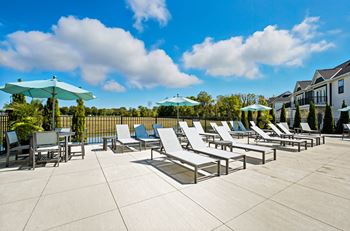 Expansive sundeck